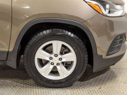 Used 2020 Chevrolet Trax LT w/ LT Convenience Package image 13