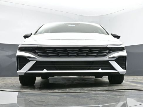 Used 2025 Hyundai Elantra Sport image 16