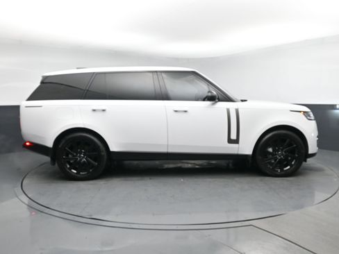 Used 2023 Land Rover Range Rover Long Wheelbase SE image 3