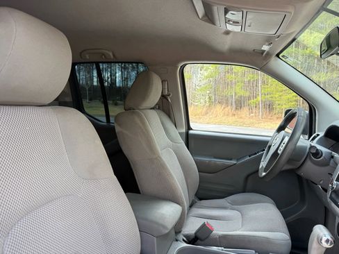 Used 2018 Nissan Frontier SV image 17