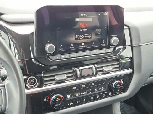 Used 2024 Nissan Pathfinder SV AWD/4WD image 14