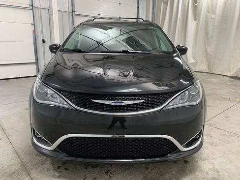 Used 2018 Chrysler Pacifica Touring-L Plus image 32