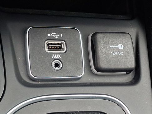 Used 2021 Jeep Cherokee Latitude Lux w/ Comfort/Convenience Group AWD/4WD image 25