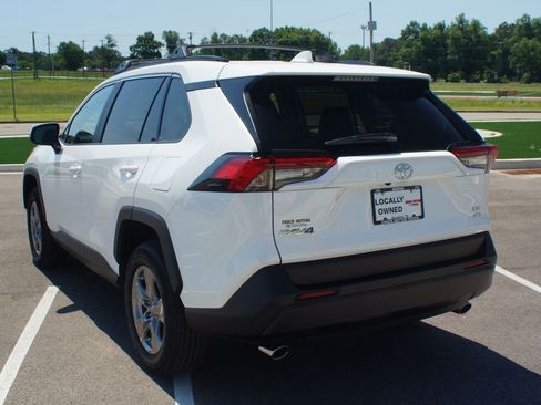 Used 2025 Toyota RAV4 XLE AWD/4WD image 15