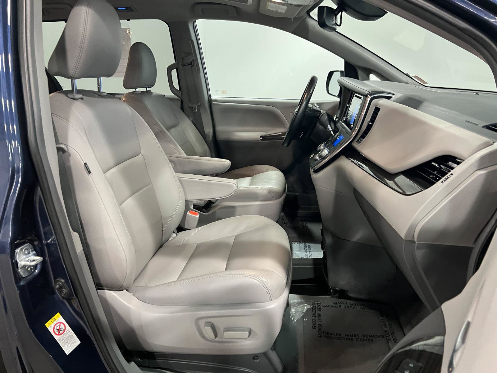 Used 2018 Toyota Sienna XLE w/ XLE Navigation Package FWD image 38