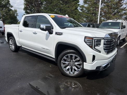 Used 2023 GMC Sierra 1500 Denali AWD/4WD image 2
