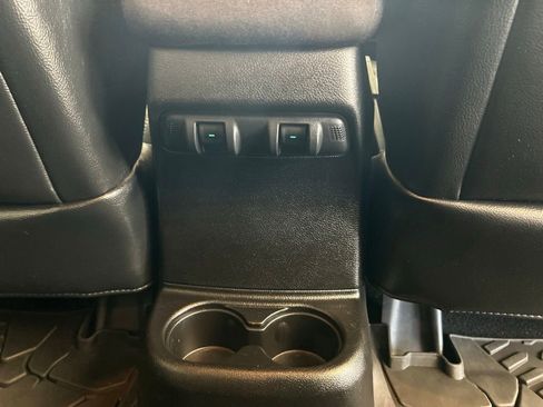 Used 2012 Jeep Wrangler Unlimited Rubicon w/ Connectivity Group AWD/4WD image 26