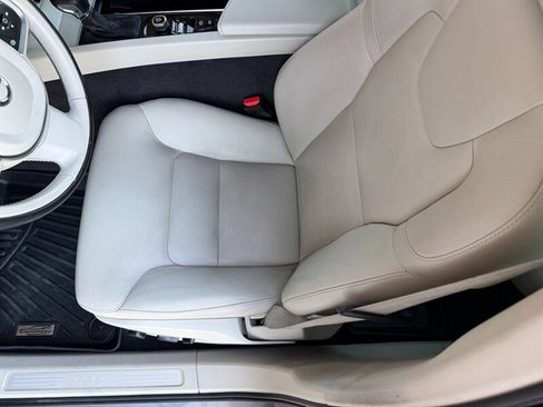 Used 2020 Volvo XC60 T6 Momentum image 39