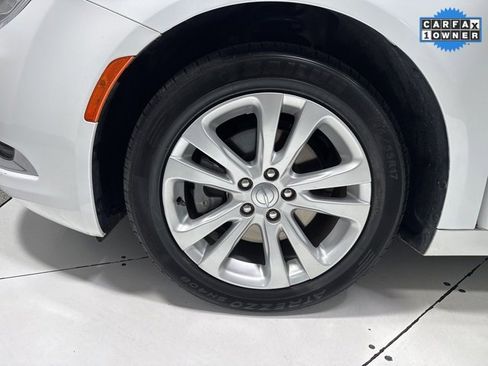 Used 2016 Chrysler 200 Limited image 4