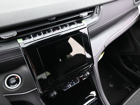 Used 2025 Jeep Grand Cherokee Altitude image 21