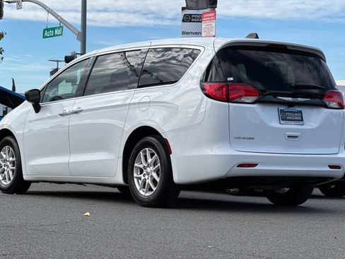 Used 2024 Chrysler Voyager LX image 6