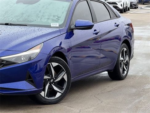 Used 2023 Hyundai Elantra SEL w/ Convenience Package image 3