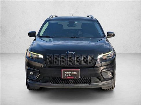 Used 2019 Jeep Cherokee Latitude Plus w/ Comfort/Convenience Group image 2