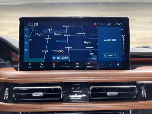 Used 2021 Lincoln Nautilus Reserve w/ Monochromatic Package image 8