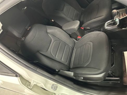 Used 2020 Jeep Renegade Latitude w/ Cold Weather Group image 24