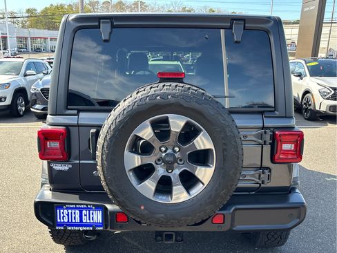 Used 2018 Jeep Wrangler Unlimited Sahara image 34