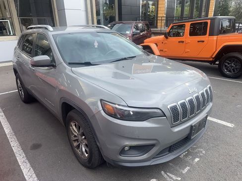 Used 2019 Jeep Cherokee Latitude Plus image 3