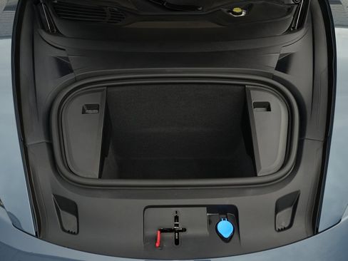 Used 2025 Porsche Taycan GTS image 37