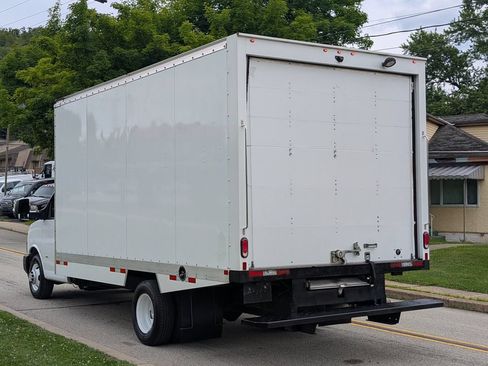 Used 2024 Chevrolet Express 3500 w/ Power Convenience Package RWD image 7