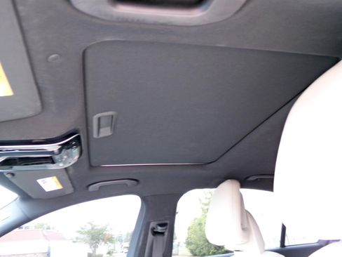 Used 2024 Mercedes-Benz C 300 Sedan image 3