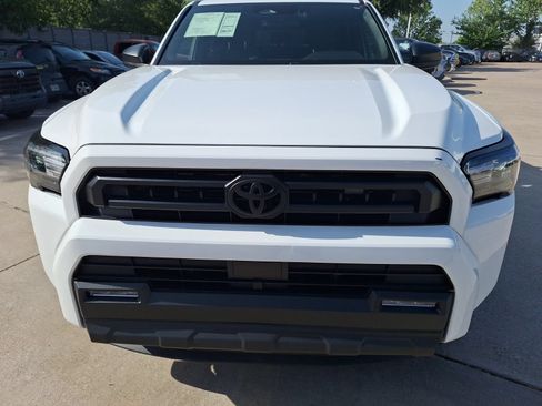 Used 2025 Toyota 4Runner SR5 AWD/4WD image 9