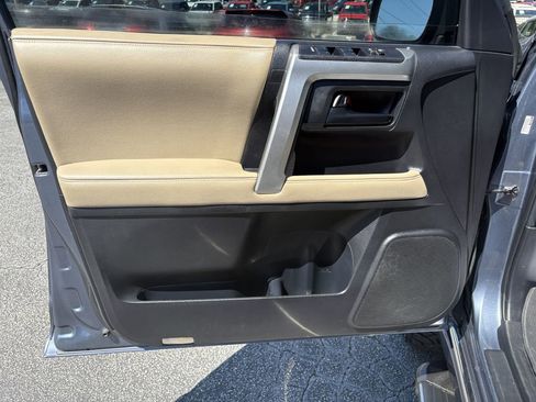 Used 2013 Toyota 4Runner Limited image 10