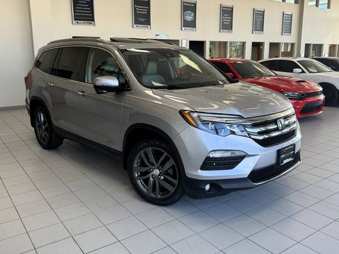 Used 2017 Honda Pilot Touring image 7