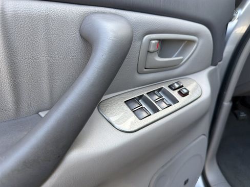 Used 2004 Toyota Sequoia Limited RWD image 13