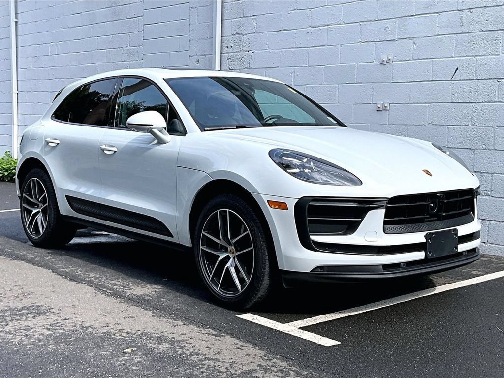 Certified 2026 Porsche Macan AWD/4WD image 7