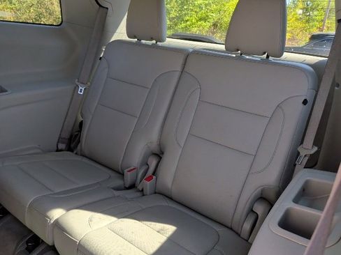 Certified 2023 GMC Acadia SLT image 17