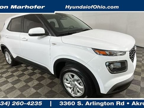 Used 2024 Hyundai Venue SE FWD image 1