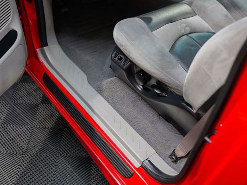 Used 1999 Ford F150 Lightning image 25