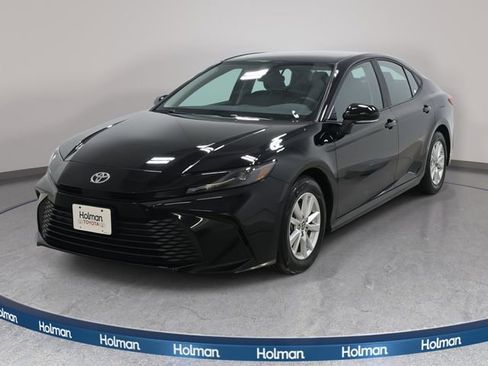 Certified 2025 Toyota Camry LE image 1