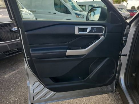 Used 2022 Ford Explorer XLT image 15