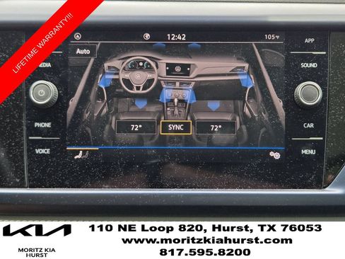 Used 2024 Volkswagen Taos SE w/ Panoramic Sunroof Package FWD image 9