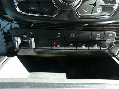 Used 2017 RAM 1500 Limited image 28