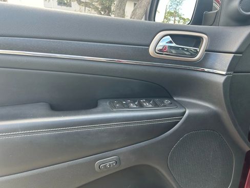 Used 2017 Jeep Grand Cherokee Limited image 15