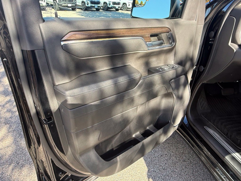 Used 2023 Chevrolet Silverado 1500 LT AWD/4WD image 13