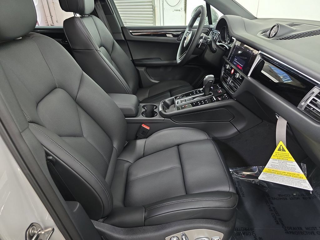 Certified 2026 Porsche Macan AWD/4WD image 27