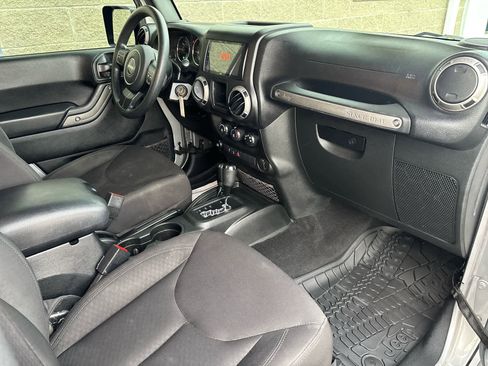 Used 2017 Jeep Wrangler Sport image 10