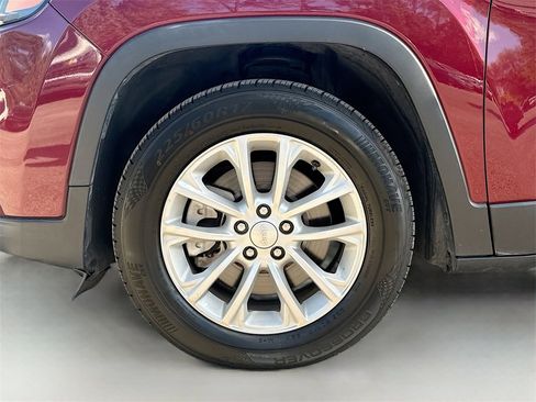 Used 2021 Jeep Cherokee Latitude w/ Mopar Interior Package image 29