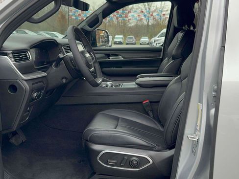 Used 2024 Jeep Wagoneer Series II w/ Flexible Seating Group image 14