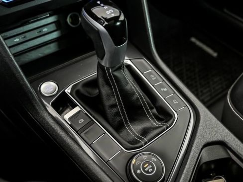 Used 2024 Volkswagen Tiguan SEL R-Line image 22