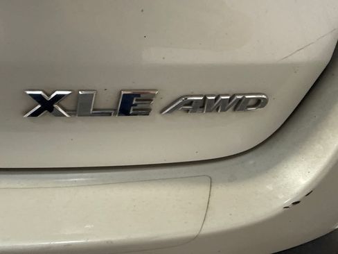 Used 2017 Toyota Highlander XLE AWD/4WD image 13