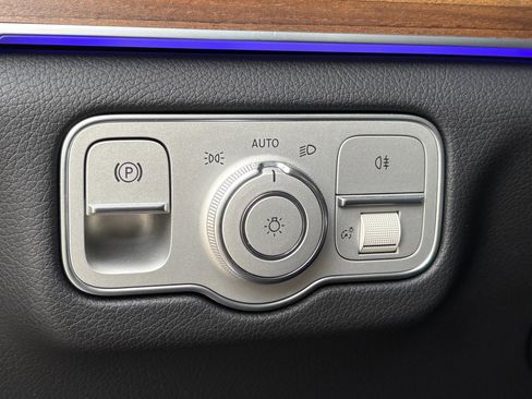 Used 2025 Mercedes-Benz GLS 450 4MATIC w/ AMG Line Exterior image 47