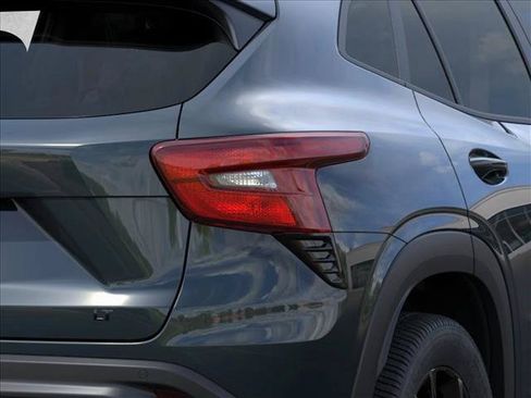 New 2026 Chevrolet Trax LT w/ Driver Confidence Package FWD image 11