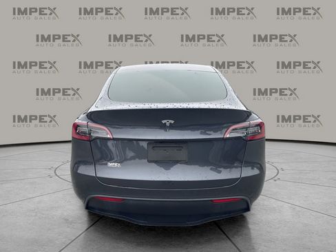 Used 2024 Tesla Model Y Long Range RWD image 4