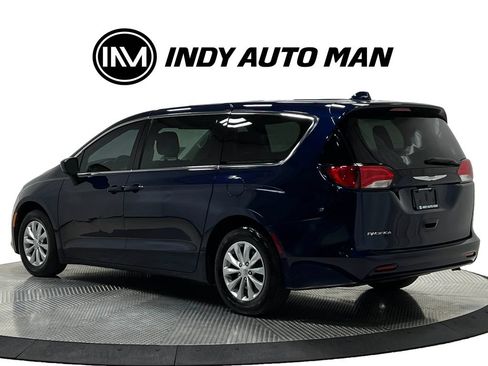 Used 2017 Chrysler Pacifica Touring w/ Tire & Wheel Group FWD image 6