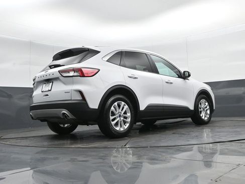 Used 2020 Ford Escape SE image 40