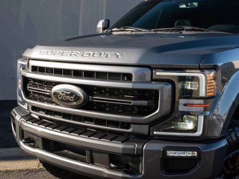 Used 2022 Ford F250 Lariat w/ Black Appearance Package image 9